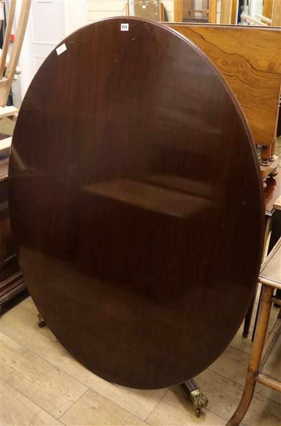 A Regency style mahogany oval topped breakfast table W.117cm